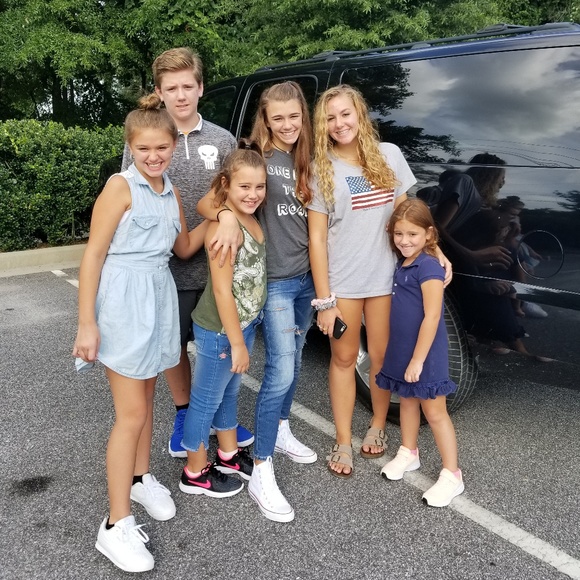 Meet your Posher, Theresa - Picture 2 of 8